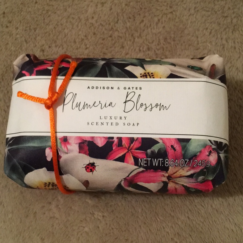 Plumeria Blossom Scented Luxury Soap 8.74 oz NWT